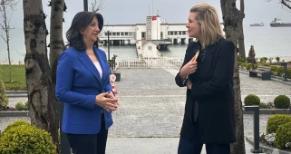 DEM Parti İmralı Heyeti üyesi Pervin Buldan: Öcalan CHP'ye yapılanlardan oldukça rahatsız; biz Cumhurbaşkanı ile görüşmelerde "CHP üzerindeki baskı durmalı" diyoruz, cevap vermiyor