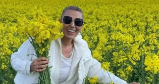 Meme Kanseriyle Mücadele Eden Serap Paköz, Kemoterapi Öncesi Çiçekli Tarzıyla Moral Buldu!