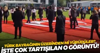 Türk Bayrağı Üzerinde Yürüyüş Mü? Tartışmalara Neden O Olayın Görüntüleri Ortaya Çıktı!
