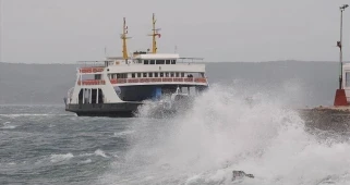 Marmara Denizi'nde Fırtına Alarmı: Tüm Seferler İptal Edildi!