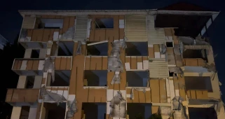 Kartal'da Tahliye Edilen 5 Katlı Bina Balkonu ve Duvarıyla Birlikte Çöktü: Güvenlik Tehlikesi Devam Ediyor