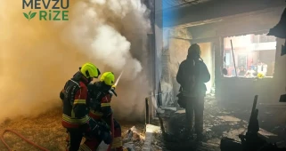 Bandırma'da Korku Dolu Anlar: Apartmanda Çıkan Yangında İtfaiye Kahramanları Alevlere Müdahale Etti