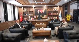 Bitlis’te Ulaşım ve Altyapı Görüşmesi: Başkan Tanğlay Karayolları Heyetini Ağırladı