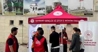 Bayburt'ta Üniversite Öğrencileri Gençlik Merkezi ve Yeşilay Stantlarında Karşılandı