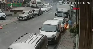 Kağıthane'de Kablo Yangını paniği: Aracını Dakikalar İçinde Kurtardı!