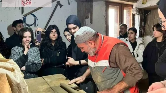 Bayburt'ta Lise Öğrencileri Tandır Yapımını Ustadan Öğreniyor!