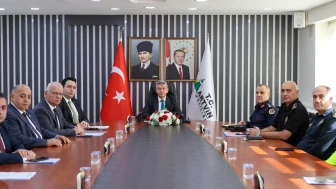 Artvin'de Trafik Levhaları Sadeleştiriliyor, Güvenlik Artırılıyor