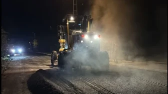 Çamlıhemşin'de asfaltlama çalışmaları hız kesmeden sürüyor, mahalle yolları modernleşiyor