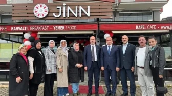 AK Parti Arhavi Kadın Kolları, Pazar’da Esnaf Ziyaretinde Bulundu