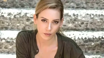 Sinem Kobal Kimdir, Kaç Yaşında? KADEM Lansmanındaki Mimikleri Sosyal Medyada Olay Oldu