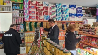 Şavşat Belediyesi’nden Market Denetimi: Kamu Sağlığı İçin Ürünler İmha Edildi