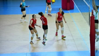 Bayburt Gençlik Merkezi Voleybol Takımı Rize’den Galibiyetle Döndü