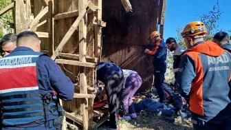 Çayeli'nde devrilen serenderin altında 2 kişi kaldı, 1 ölü 1 yaralı var