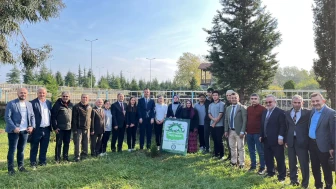 Beşikdüzü'nde 11 Kasım'da fidan dikim etkinliğiyle doğaya nefes oldu