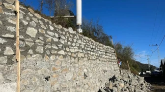 Akçaabat'ta Mahalle Yollarında Temizlik ve Bakım Çalışmaları Devam Ediyor
