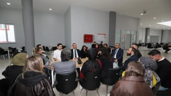 Rektör Elmastaş, Güzel Sanatlar Fakültesi’nde Öğrencilerle Buluştu ve Atölye İncelemelerinde Bulundu