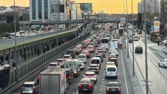 İstanbul trafiği kilitlendi: Yoğunluk yüzde 70’e ulaştı