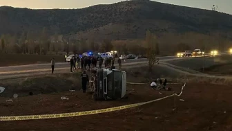 Kahramanmaraşta feci kaza! İşçi servisi devrildi: 2 ölü, 7 yaralı