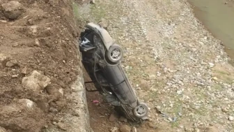 Trabzon’da Kontrolden Çıkan Otomobil Dereye Düştü: Sürücü Yaralı