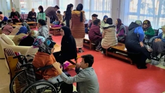 Öğrenciler Huzurevini Ziyaret Etti, Kuşaklar Arası Etkileşimle Anılar Paylaşıldı