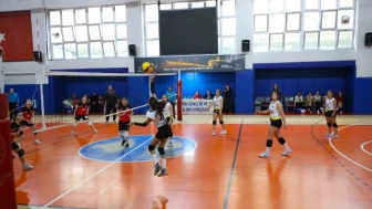 Okul Sporları Voleybol Gençler A Kız İl Birinciliği’nde Mücadele Doruğa Çıkıyor