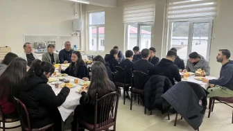 Arhavi'de sporcu öğrencilerle buluşan eğitimciler, okul sporlarının önemini vurguladı