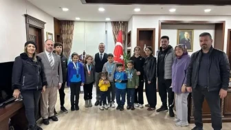 Hopa’lı sporcuların karate zaferi, Kaymakam Arslantürk'ten tebrik aldı