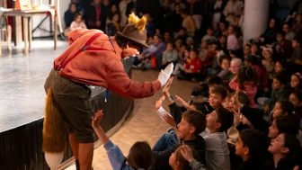 Akçaabat'ta Pinokyo Çocuk Tiyatrosu, minik izleyicilere neşeli anlar sundu