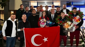 U-23 Avrupa Boks Şampiyonası'nda madalya kazanan sporcular Trabzon'da coşkuyla karşılandı