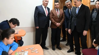 Vali Çiftçi, Dünya Engelliler Günü'nde Erzurum Özel Eğitim Okulu'nu ziyaret etti