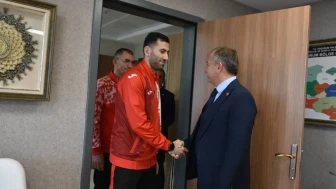 Erzurumlu Sporcu Volkan Kardeşler, İşitme Engelliler Olimpiyatları'nda Bronz ve Gümüş Madalya Kazandı!