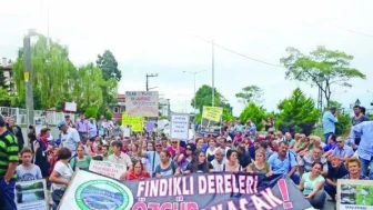 Fındıklı Arılı’da halk kepçeleri durdurdu