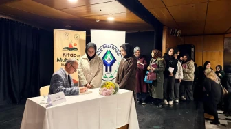 Rize'de Okur-Yazar Buluşması: Sadık Yalsızuçanlar ile Vefa ve Hatıralar Konuşuldu