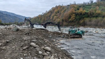 Trabzon ve Rize'de Taşkın Riskine Karşı Dere Islahı Çalışmaları Devam Ediyor