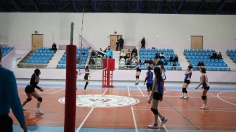 Filede Final Günü: Küçükler Voleybol İl Birinciliği Şampiyonu Belli Oluyor