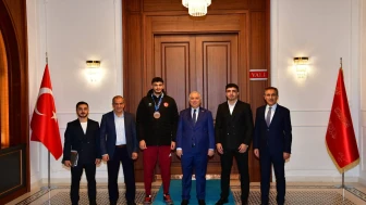 Trabzon Valisi, milli ve profesyonel boksörlerle buluştu, başarıları kutladı