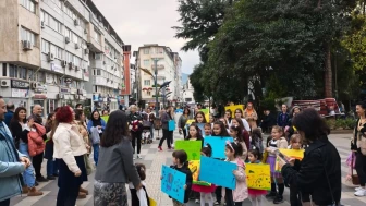 Hopa’da Çocuk Hakları Buluşması Renkli Etkinliklerle Devam Etti