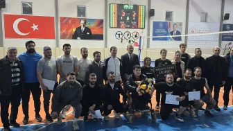 Ardanuç’ta Voleybol Turnuvasının Şampiyonu Döner City Oldu