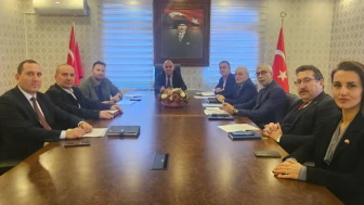 Kemalpaşa'da Eğitim Değerlendirme Toplantısı: Projeler ve Akademik Başarılar Ele Alındı