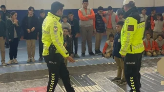 Akyaka’da öğrencilere “Trafik Dedektifleri” eğitimi