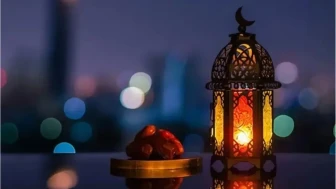 Kandil Günü Merakı: Regaip Kandili 2025'te Hangi Tarihte Kutlanacak?