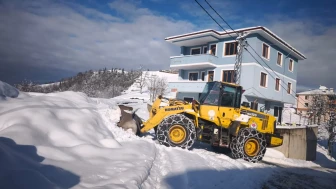 Trabzon'da karla mücadele: Ekipler 24 saat görevde, yollar açık tutuluyor