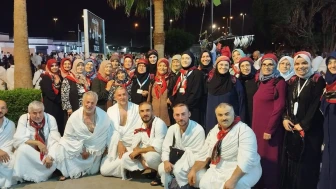 Umreciler Mekke’de dua ve ibadetle manevi yolculuk yaptı