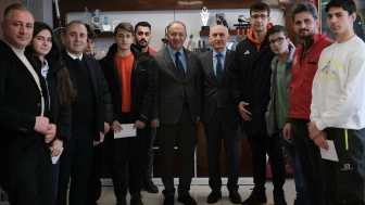 Palandöken'de Kahoot Bilgi Yarışması ile gençler bir araya geldi; ödüller sahiplerini buldu