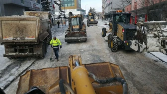 Bayburt'ta karla mücadele çalışmaları aralıksız sürüyor, ulaşım güvenliği sağlanıyor