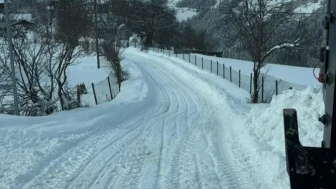 Şavşat'ta karla mücadele: Ekipler yolları açmak için gece gündüz çalışıyor