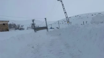 Çat Belediyesi karla mücadele çalışmalarını sürdürüyor, yollar güvenli hale getiriliyor