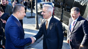 Bakan Uraloğlu, Trabzon'da Ulaşım Projelerini Ele Almak Üzere Valiliği Ziyaret Etti
