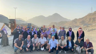 Rizeli umreciler Kabe'de huzur ve mutluluk dolu bir deneyim yaşıyor