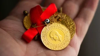 Altın durmuyor: 7 bin lirayı geçti!